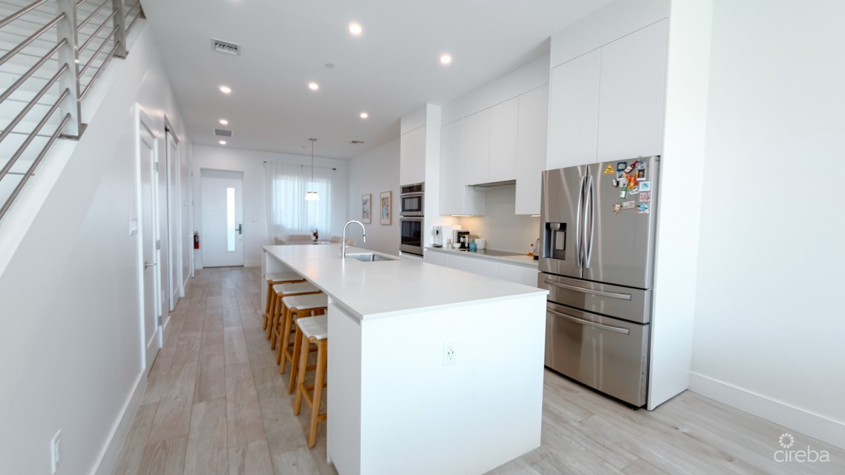 Aura #303 - Oceanfront 2 Bed Plus Den Townhouse Residence - Image 6