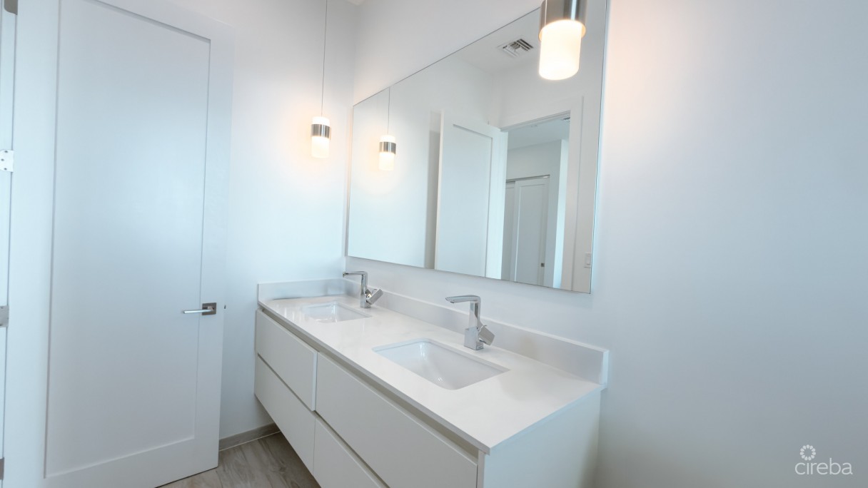 Aura #303 - Oceanfront 2 Bed Plus Den Townhouse Residence - Image 11