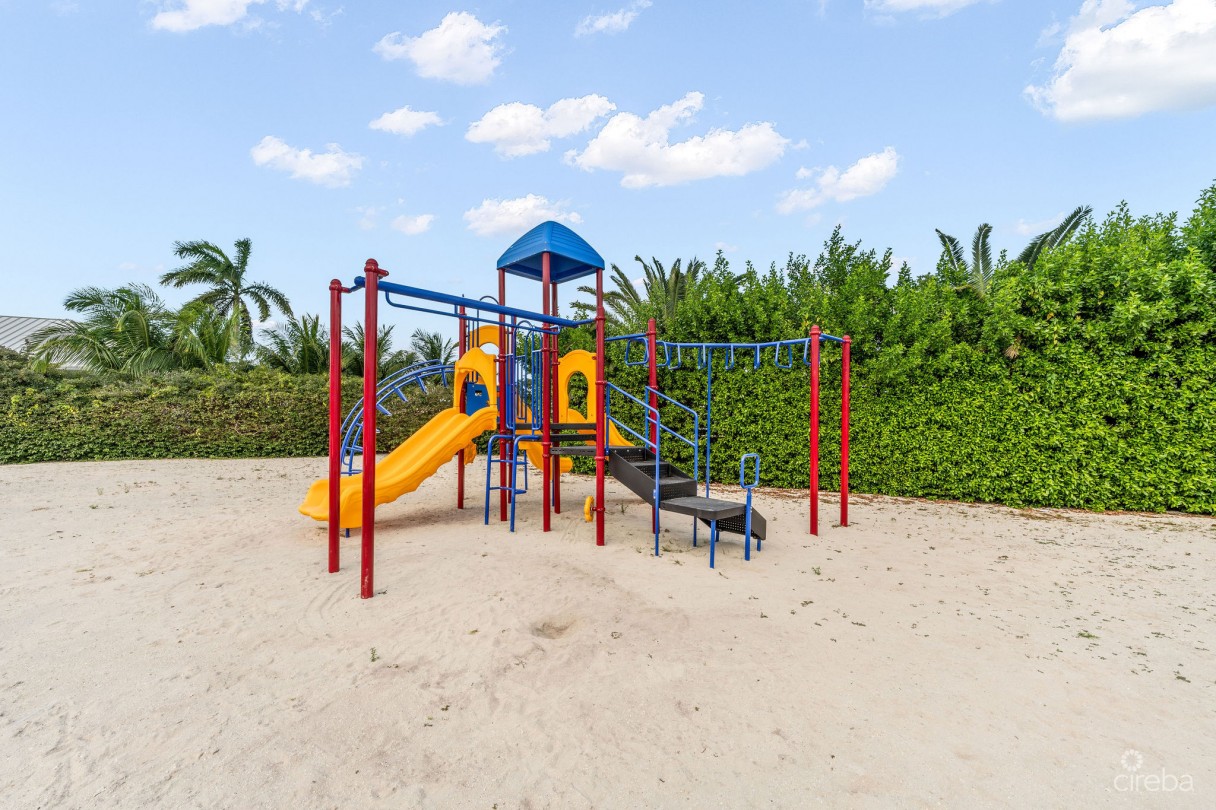 Arvia 3-bedroom Canal Front Unit With Dock - Image 23