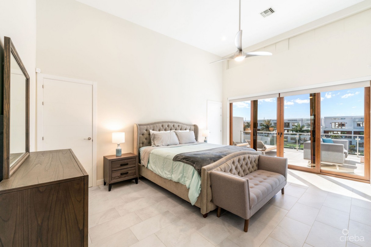 Arvia 3-bedroom Canal Front Unit With Dock - Image 11