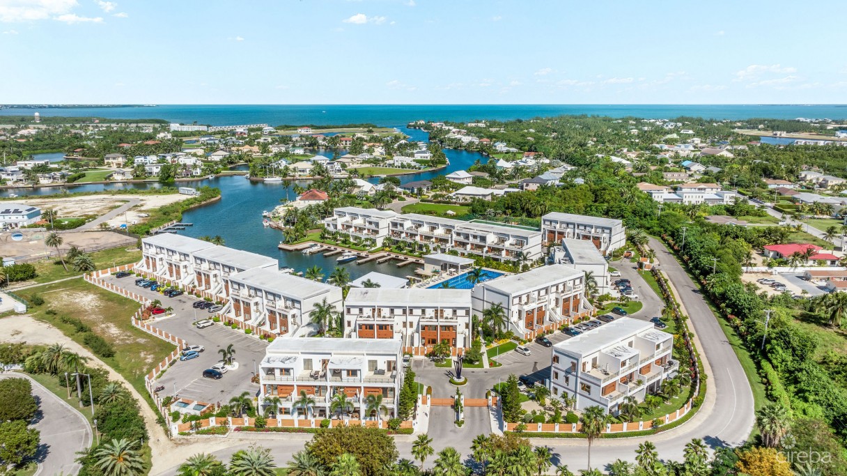 Arvia 3-bedroom Canal Front Unit With Dock - Image 3