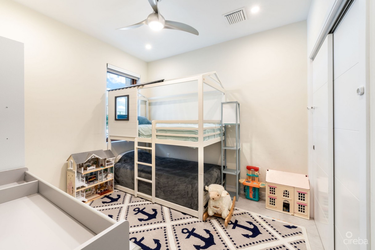 Arvia 3-bedroom Canal Front Unit With Dock - Image 14