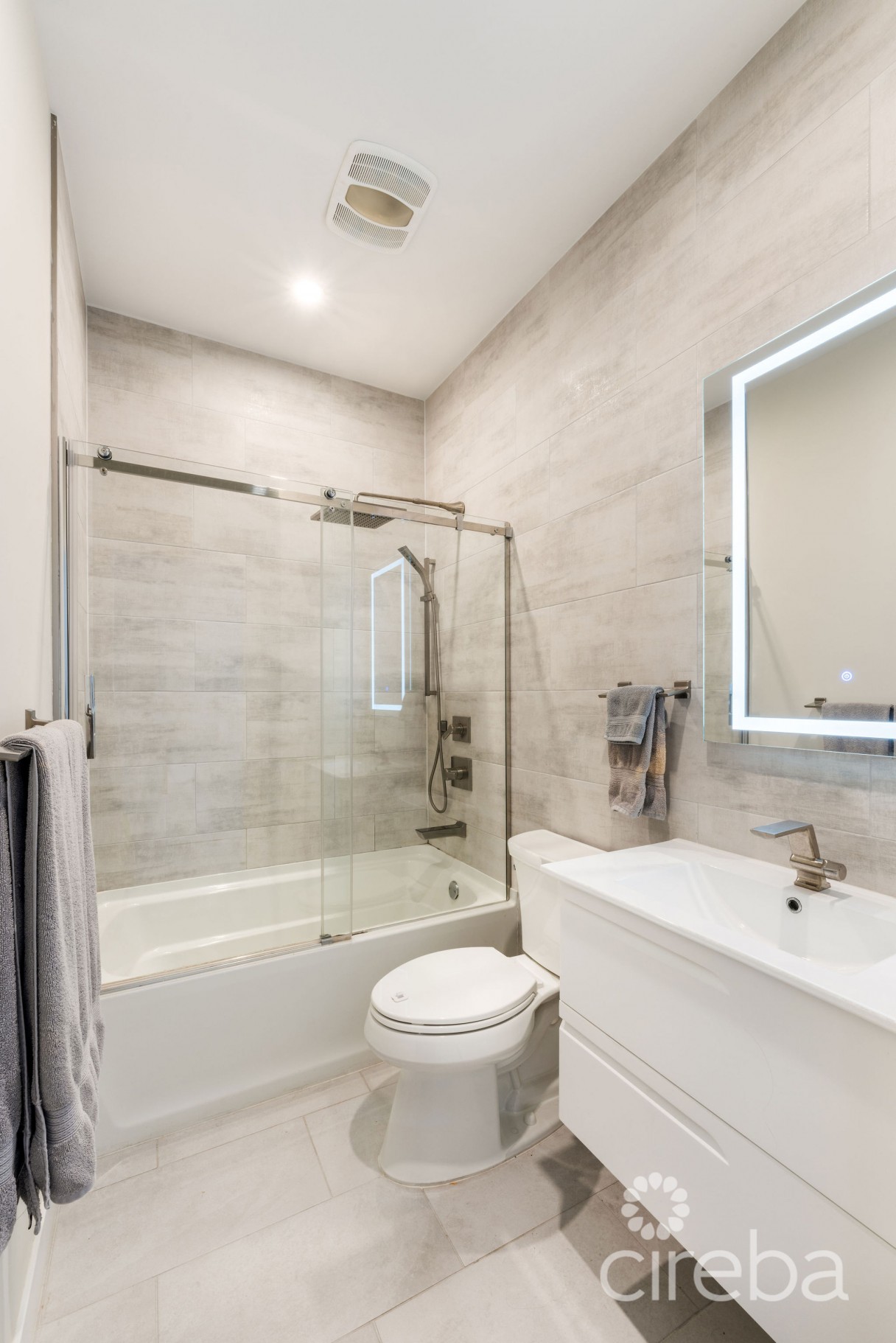 Arvia 3-bedroom Canal Front Unit With Dock - Image 15