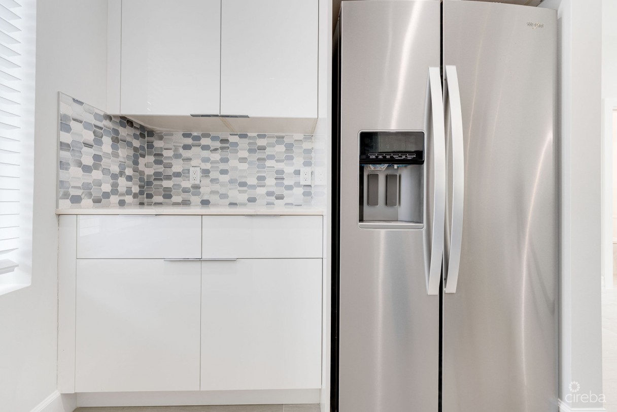 Spacious & Modern 3 Br Townhome - Excellent Location! - Image 3