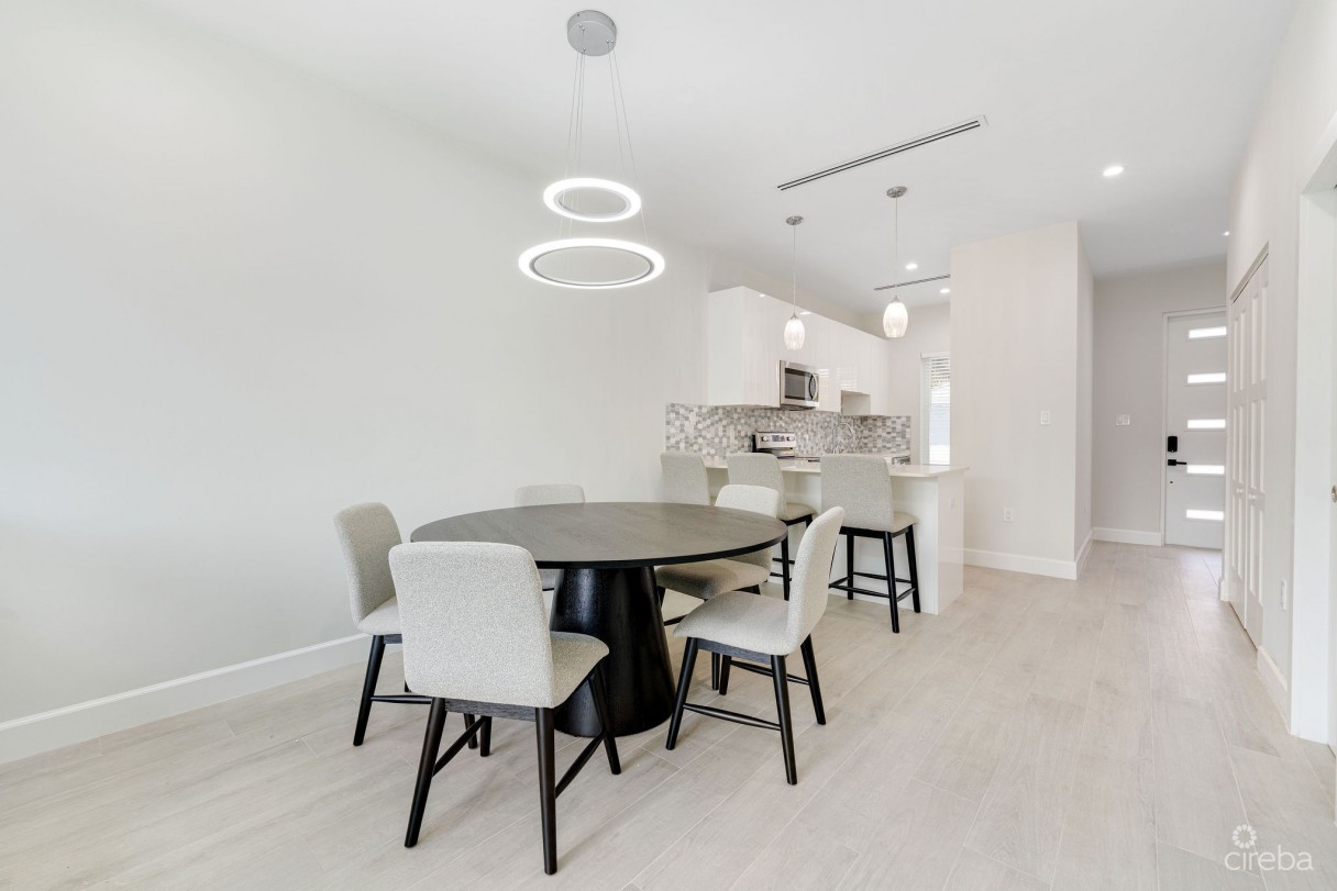 Spacious & Modern 3 Br Townhome - Excellent Location! - Image 4