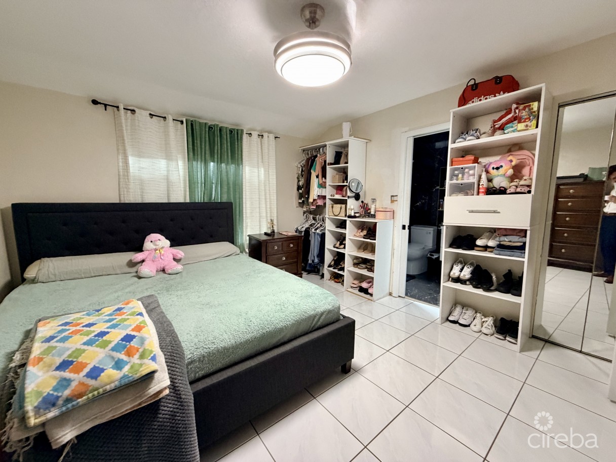 Tropical Haven - Remodeled 3 Bedroom Condo! - Image 10