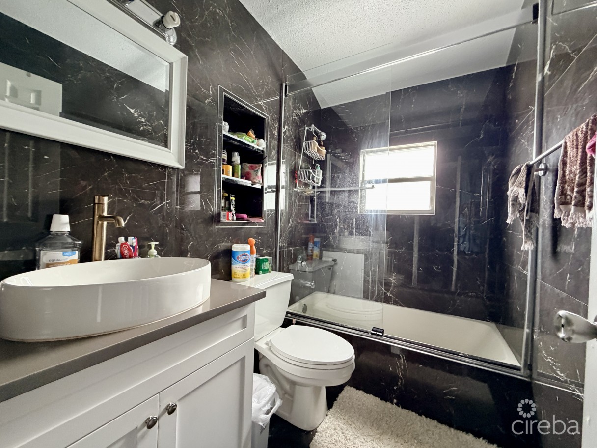 Tropical Haven - Remodeled 3 Bedroom Condo! - Image 15