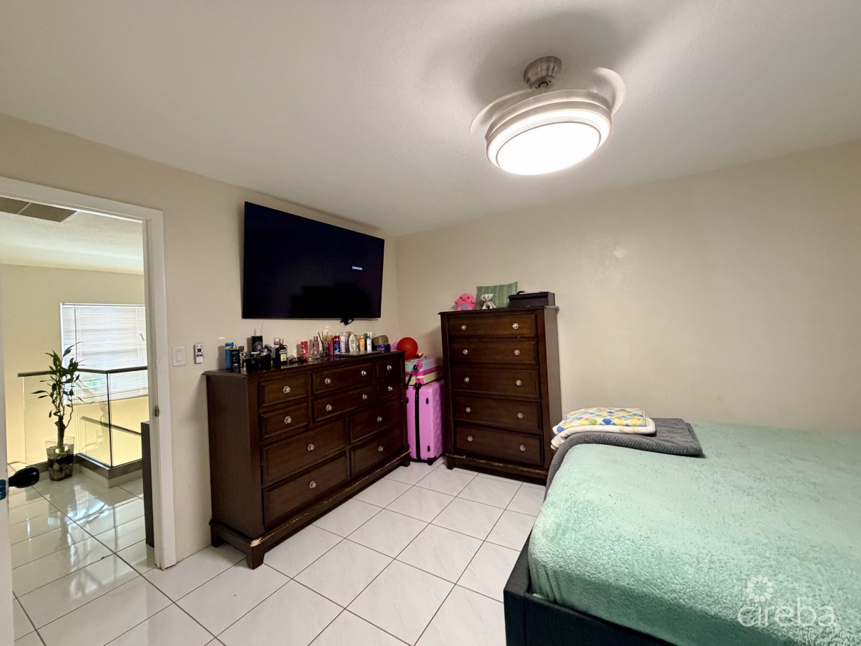 Tropical Haven - Remodeled 3 Bedroom Condo! - Image 9