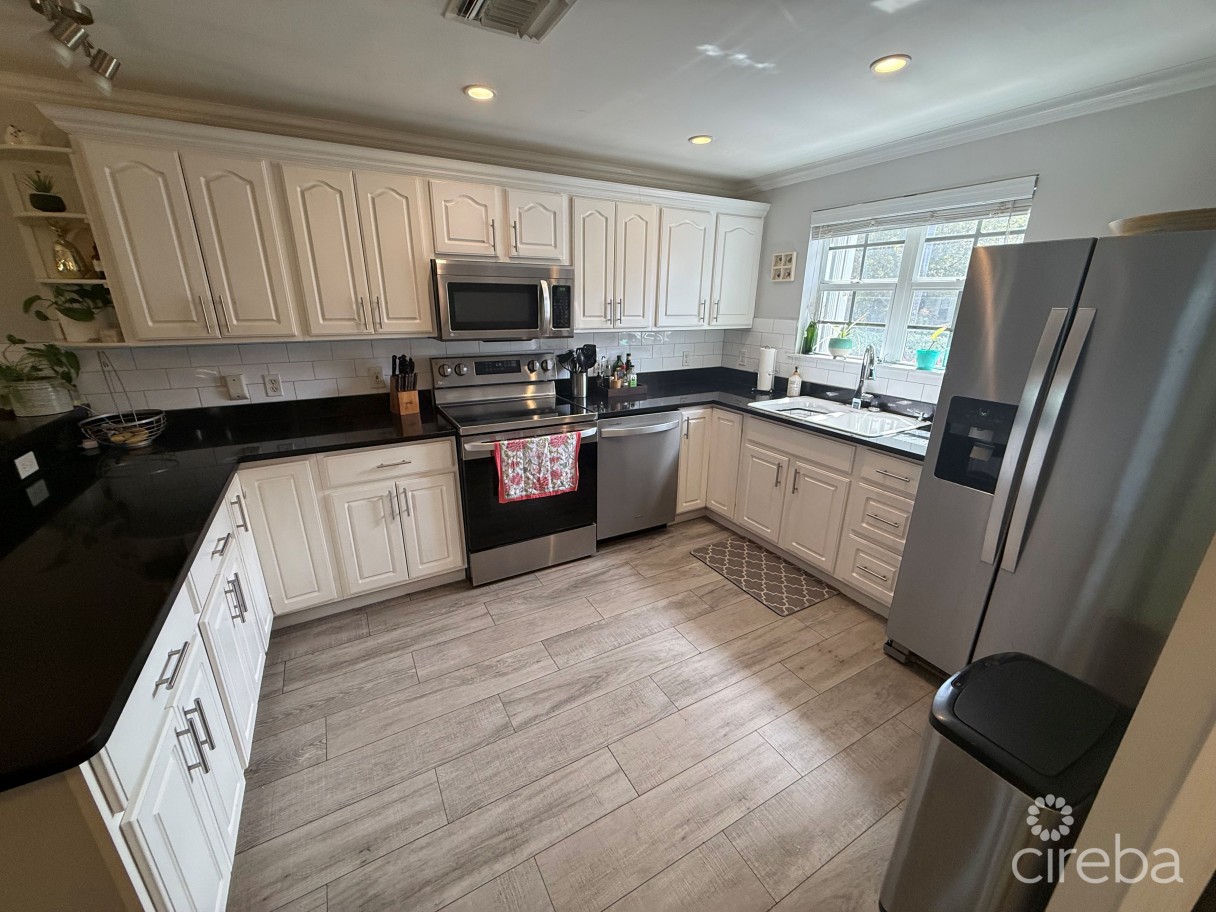 Stunning 3 Bed Mystic Retreat Gt - Image 2