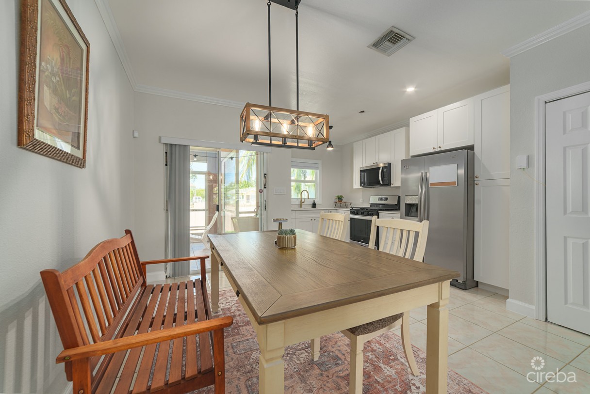 Fully Remodeled 3 Bedroom Townhome In Park Trace - Image 4