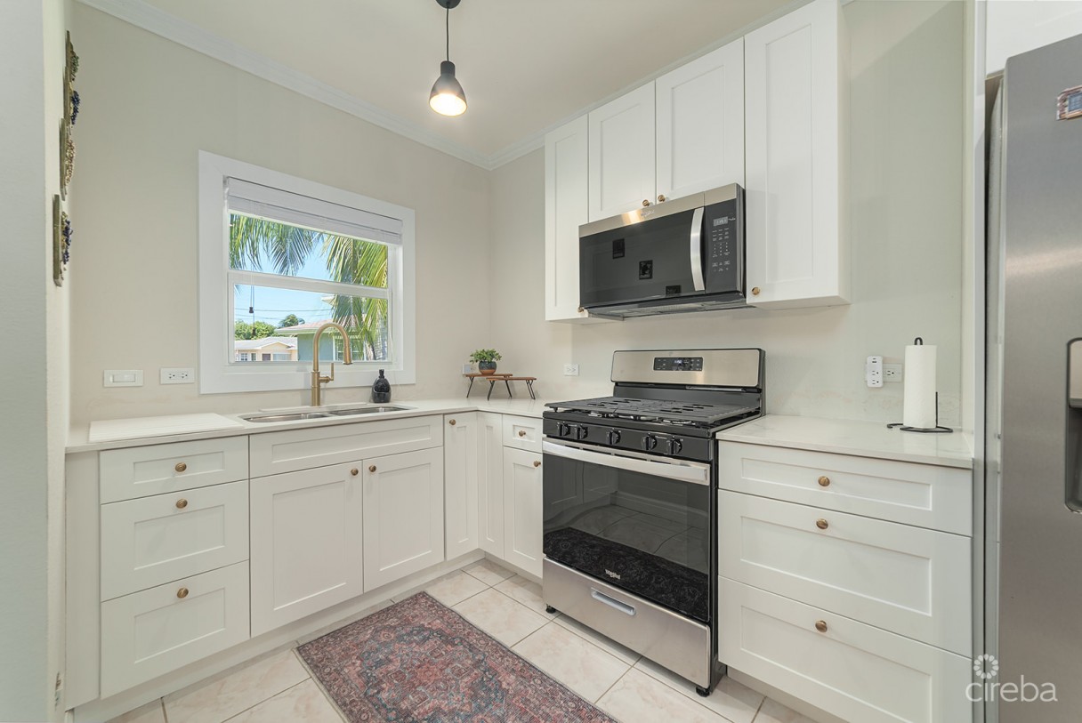 Fully Remodeled 3 Bedroom Townhome In Park Trace - Image 5