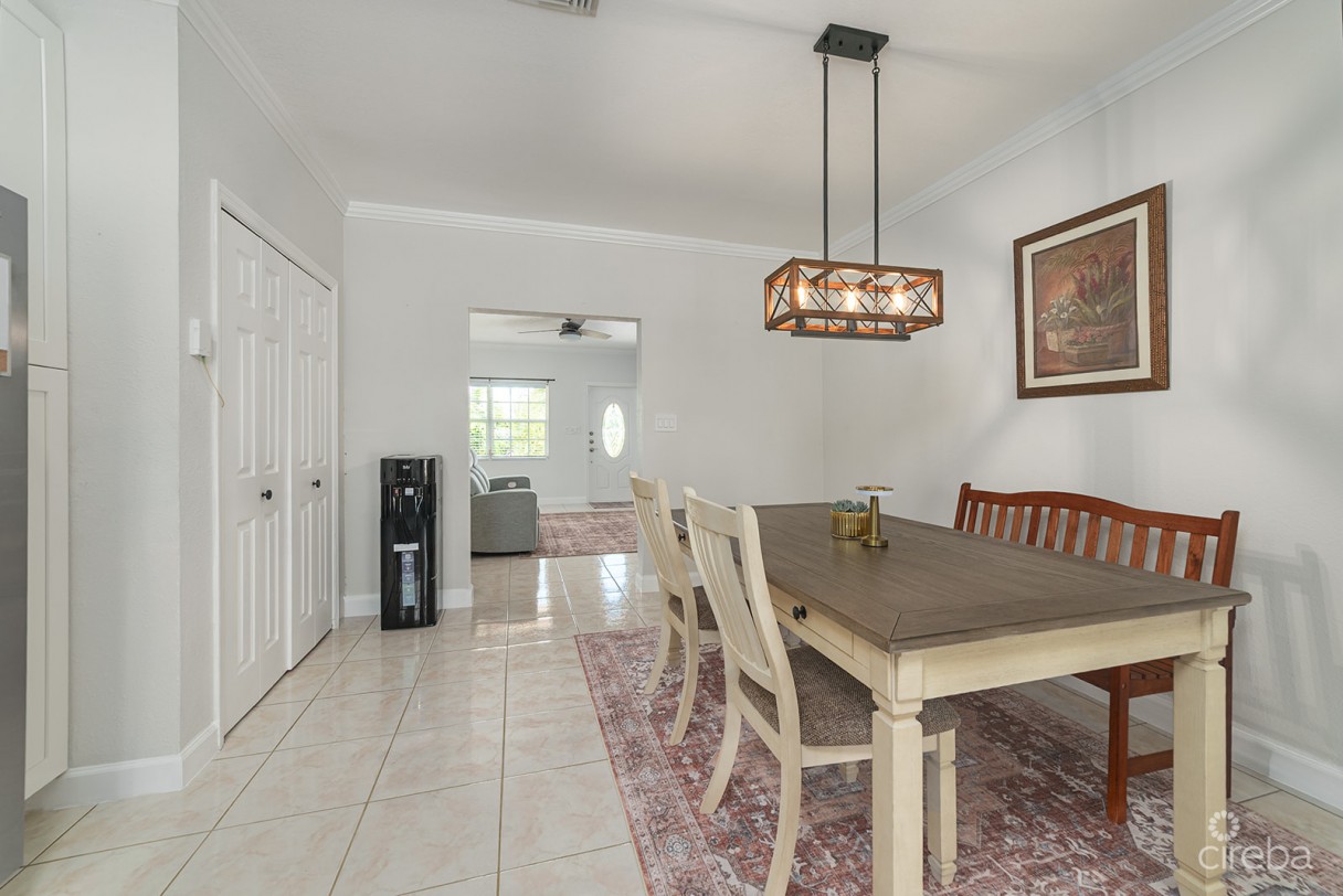 Fully Remodeled 3 Bedroom Townhome In Park Trace - Image 6