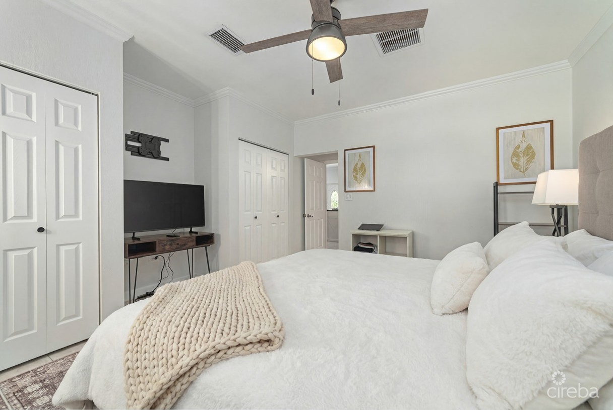 Fully Remodeled 3 Bedroom Townhome In Park Trace - Image 9