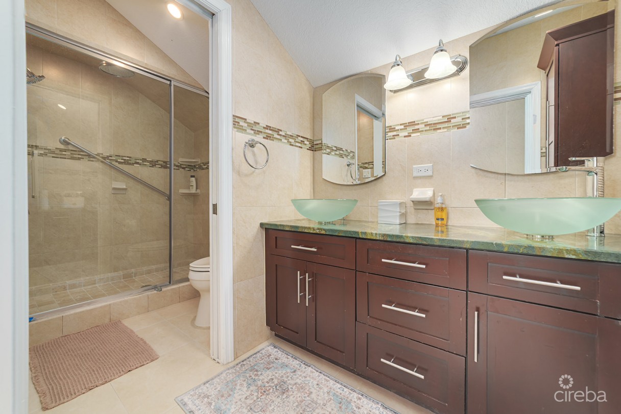 Fully Remodeled 3 Bedroom Townhome In Park Trace - Image 17