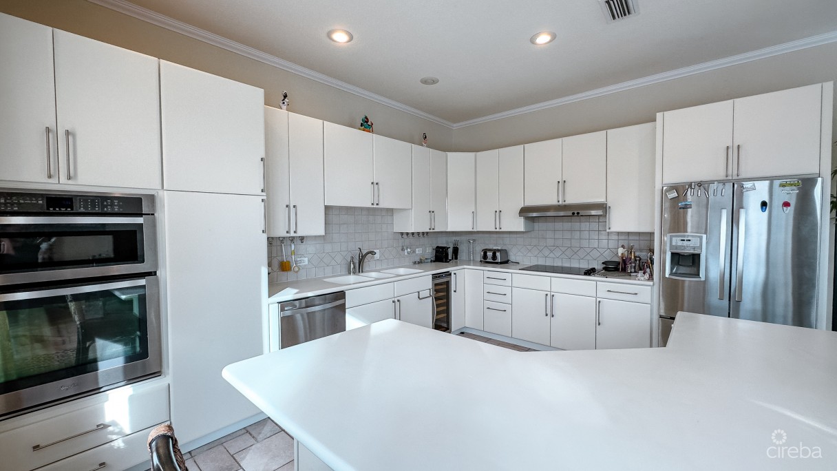 Yacht Club Canal Front Home - Image 5