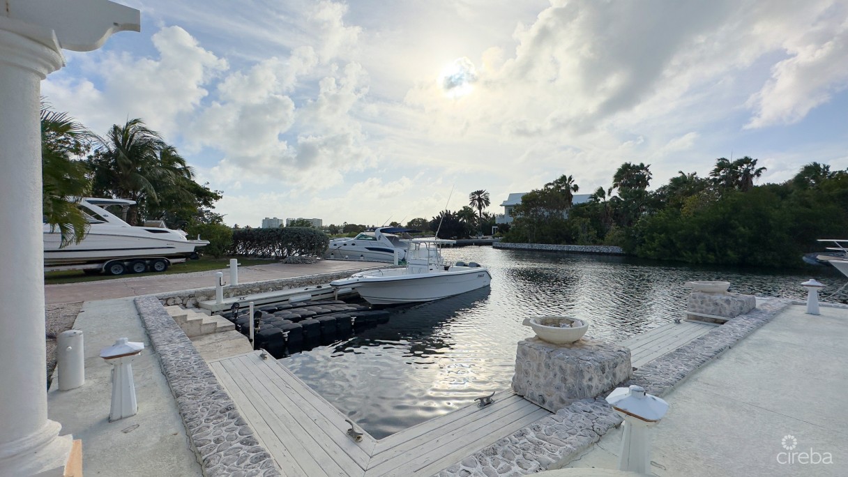 Yacht Club Canal Front Home - Image 4