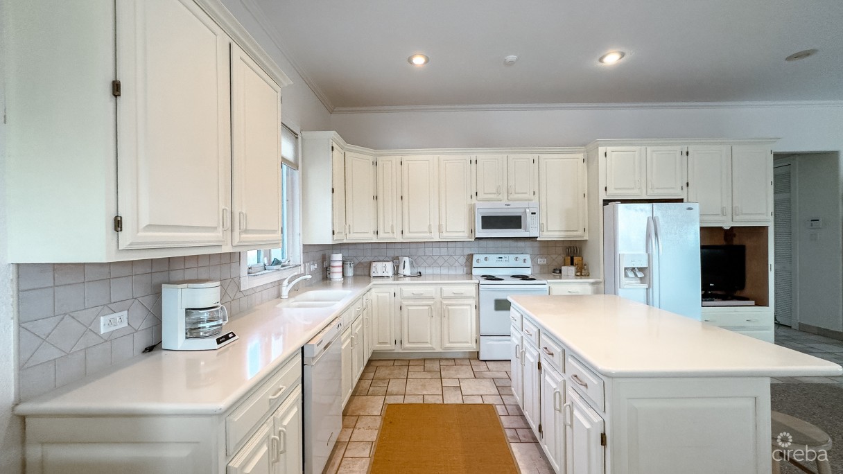 Yacht Club Canal Front Home - Image 12