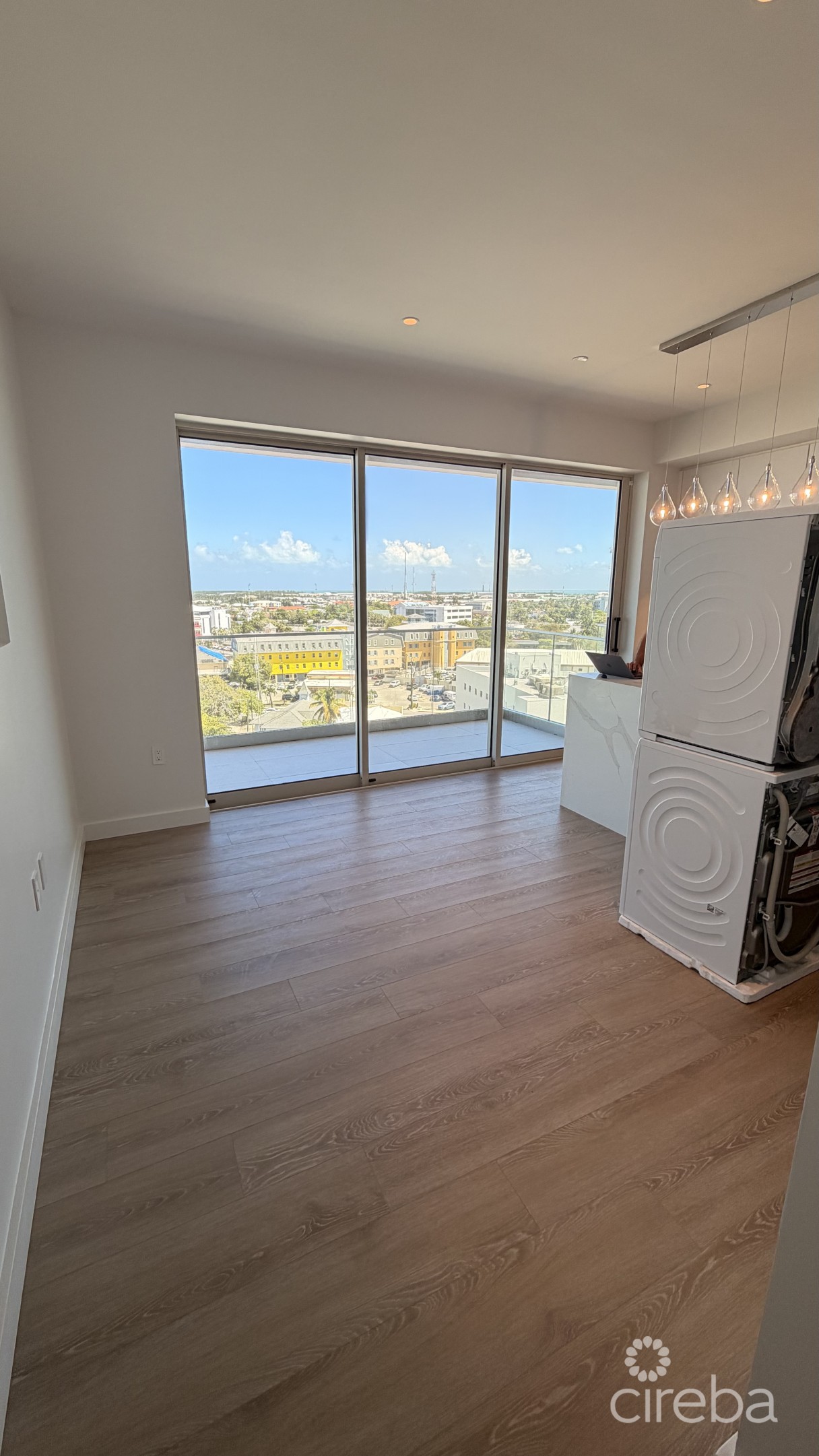 One Gt  -  Move In Now! Amazing Nw Views Priced For Quick Sale. - Image 7