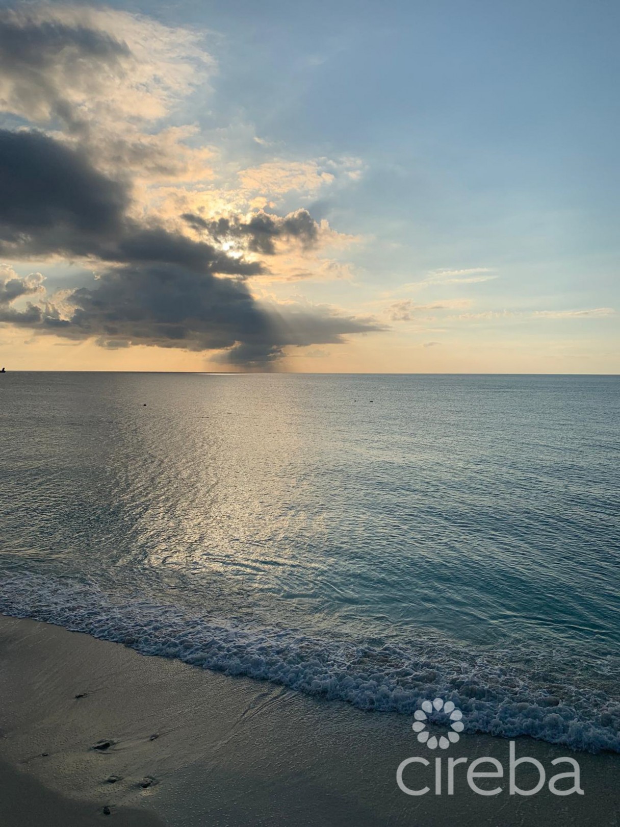 Cayman Reef Resort Beachfront With Future Redevelopment - Image 27