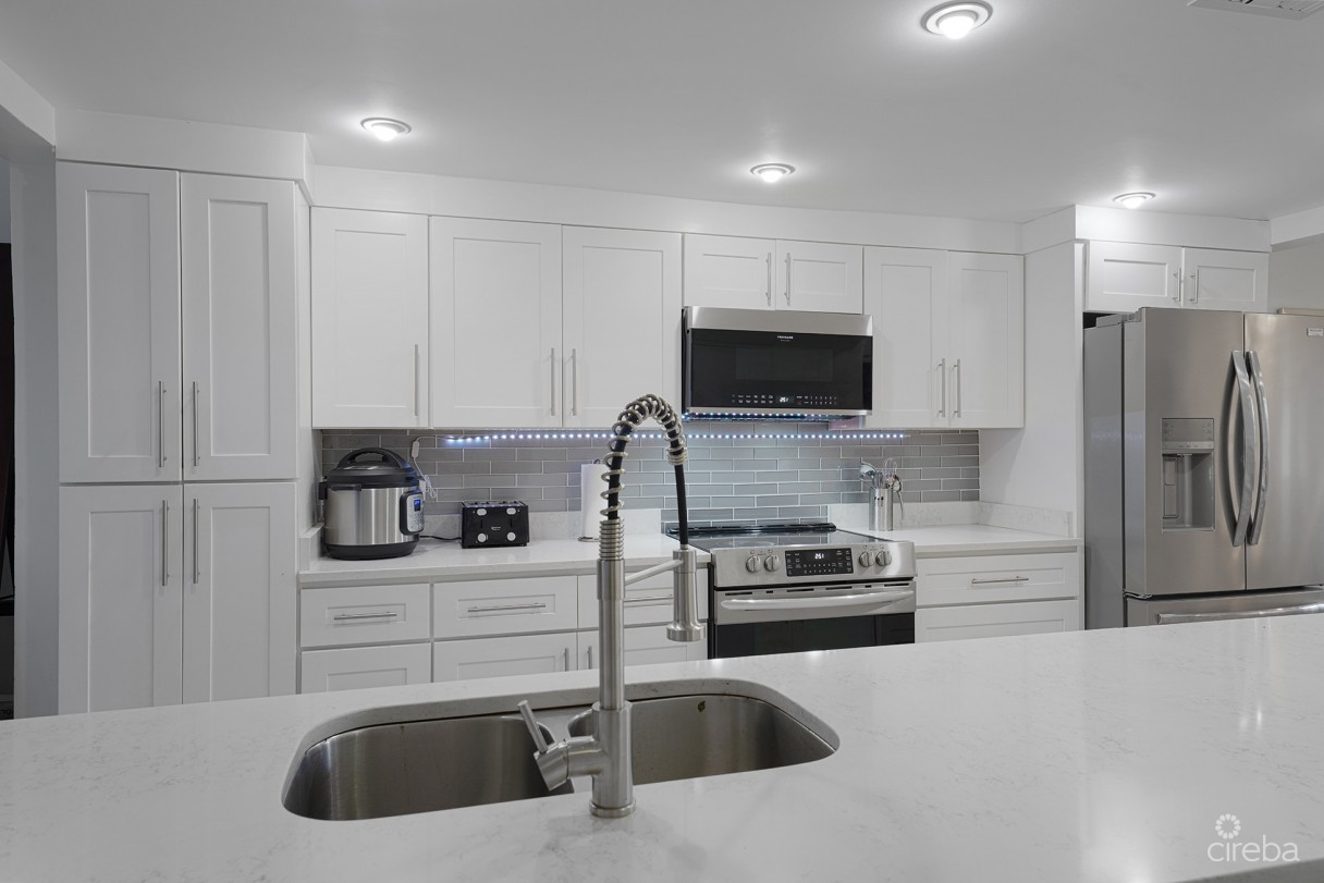 Lime Tree Bay Townhouse 2 Bed 2.5 Bath Smb Corridor - Image 5