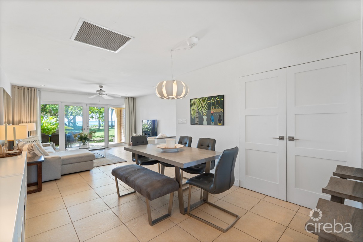 Pirates Lair 10 - South Sound Oceanfront Townhome - Image 2