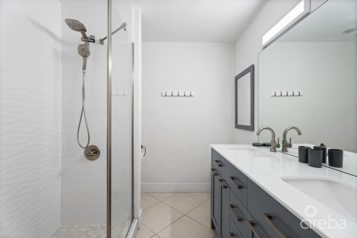 Pirates Lair 10 - South Sound Oceanfront Townhome - Image 10