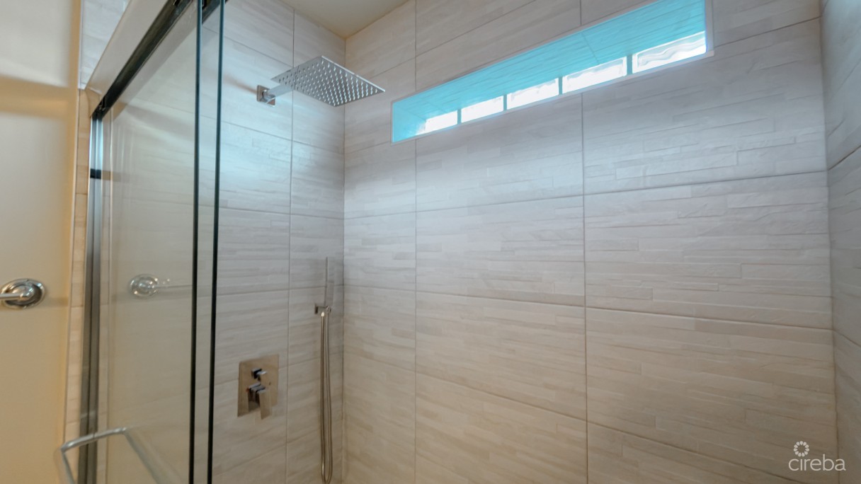 Lakeside 1 Bed Condo - Image 9