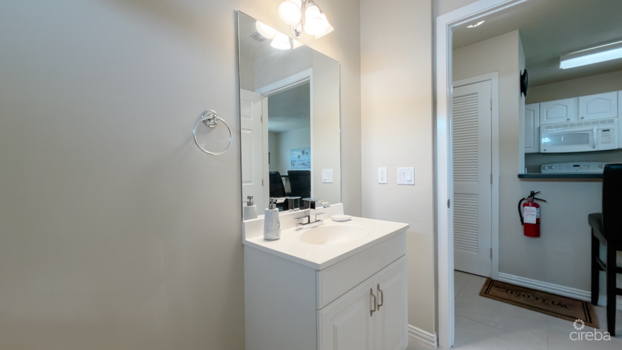 Lakeside 1 Bed Condo - Image 10