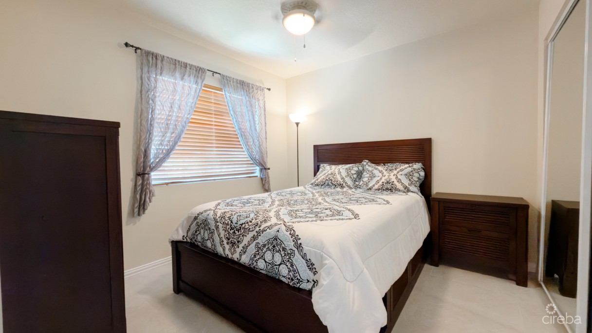 Lakeside 1 Bed Condo - Image 7