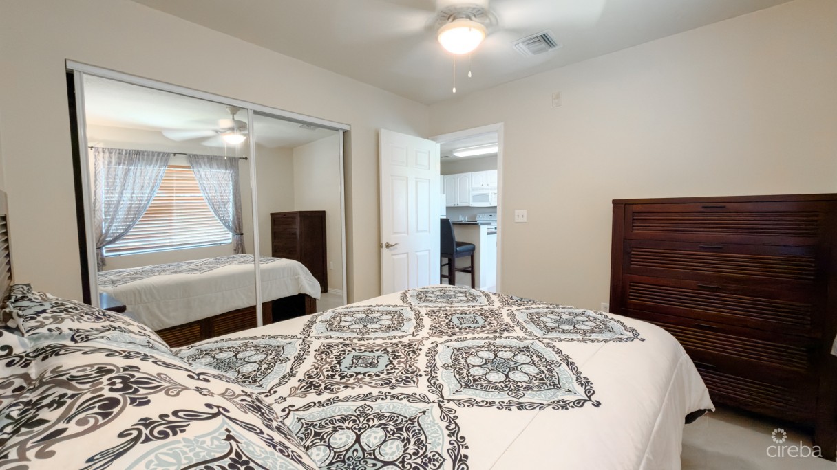 Lakeside 1 Bed Condo - Image 6