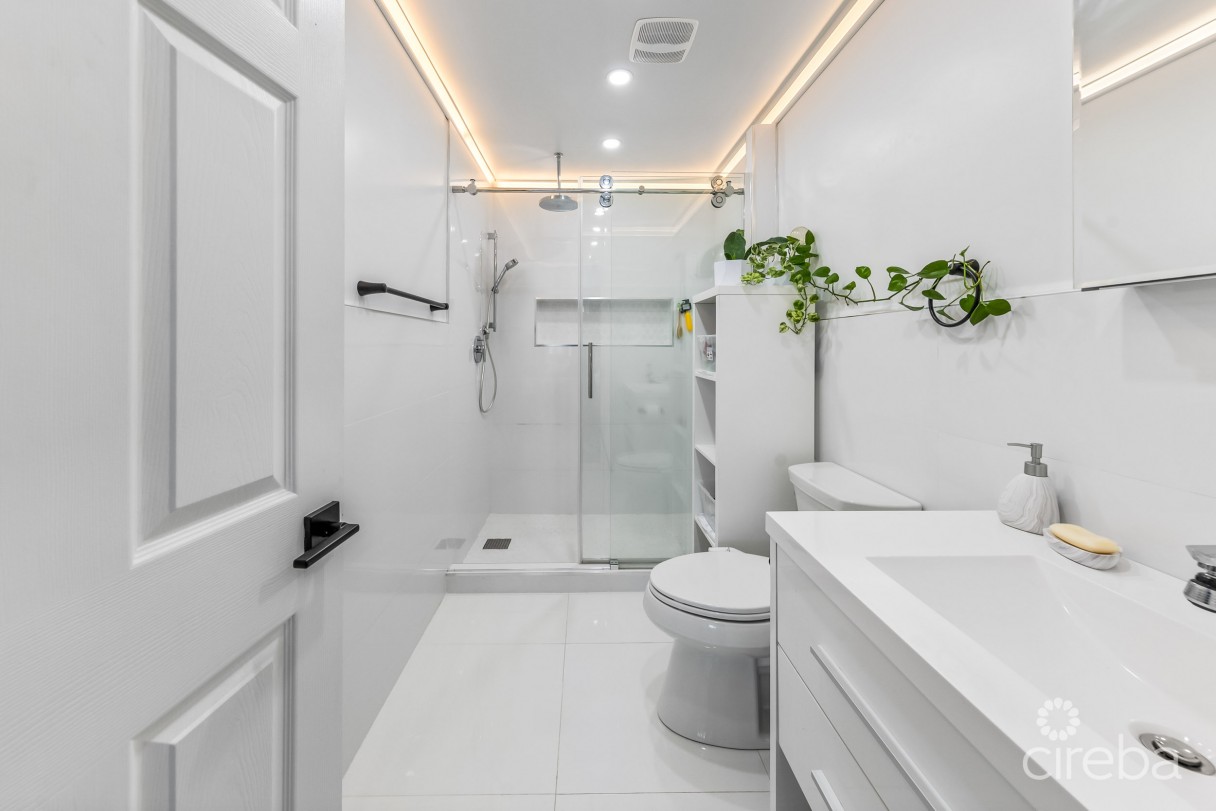 #6 Lakeshore Villas / 2 Bed Plus Den / 3 Bath - Image 14