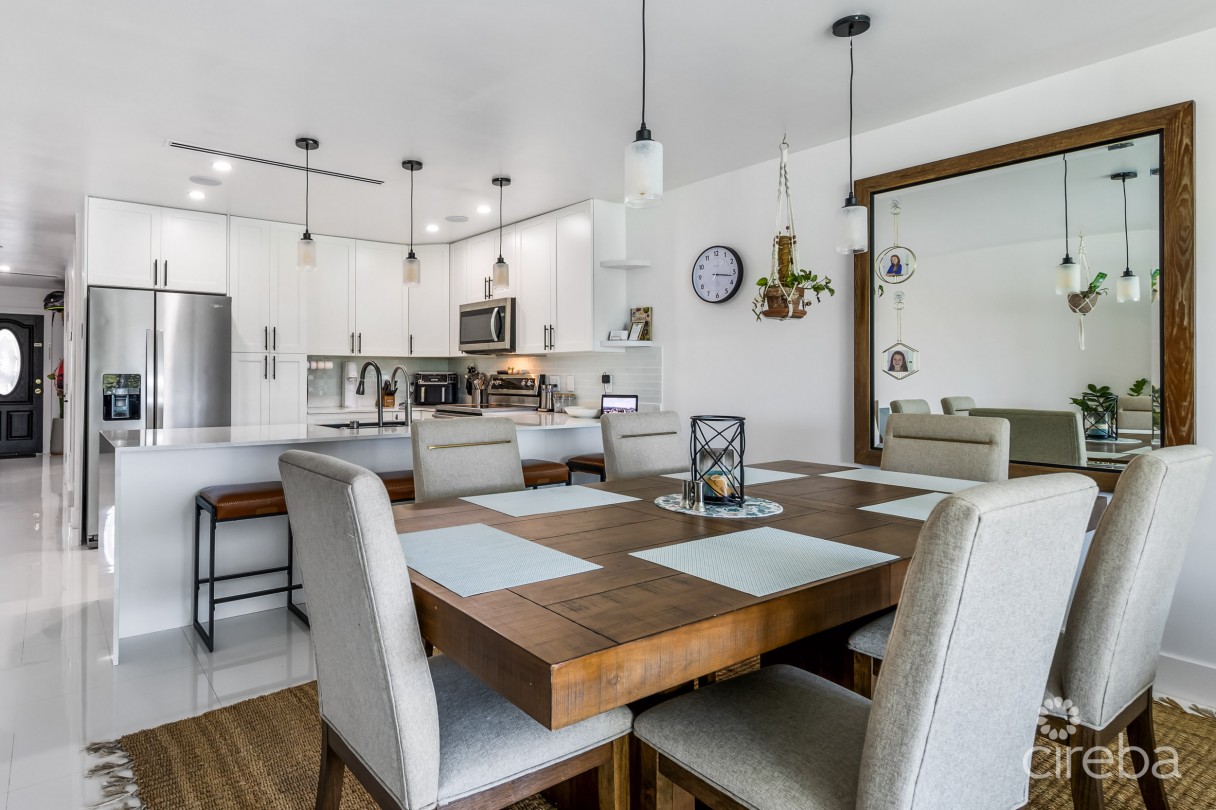 #6 Lakeshore Villas / 2 Bed Plus Den / 3 Bath - Image 3