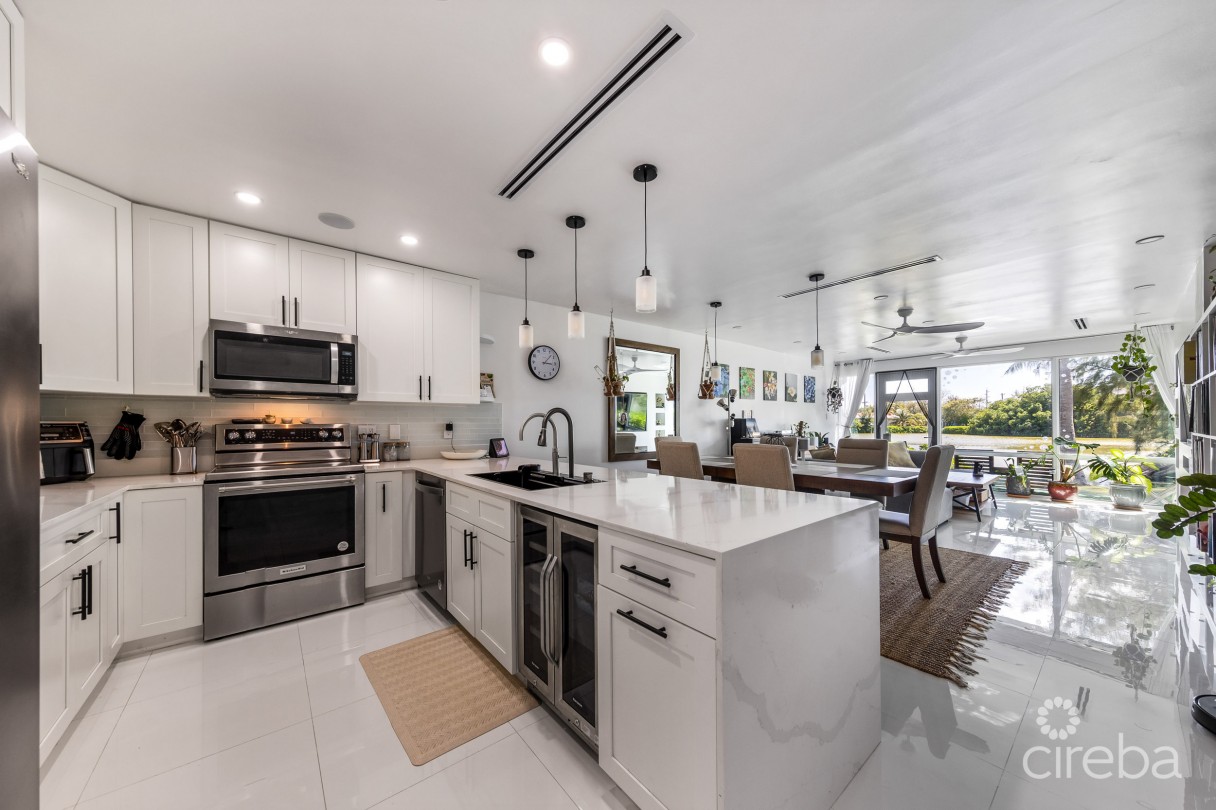 #6 Lakeshore Villas / 2 Bed Plus Den / 3 Bath - Image 2