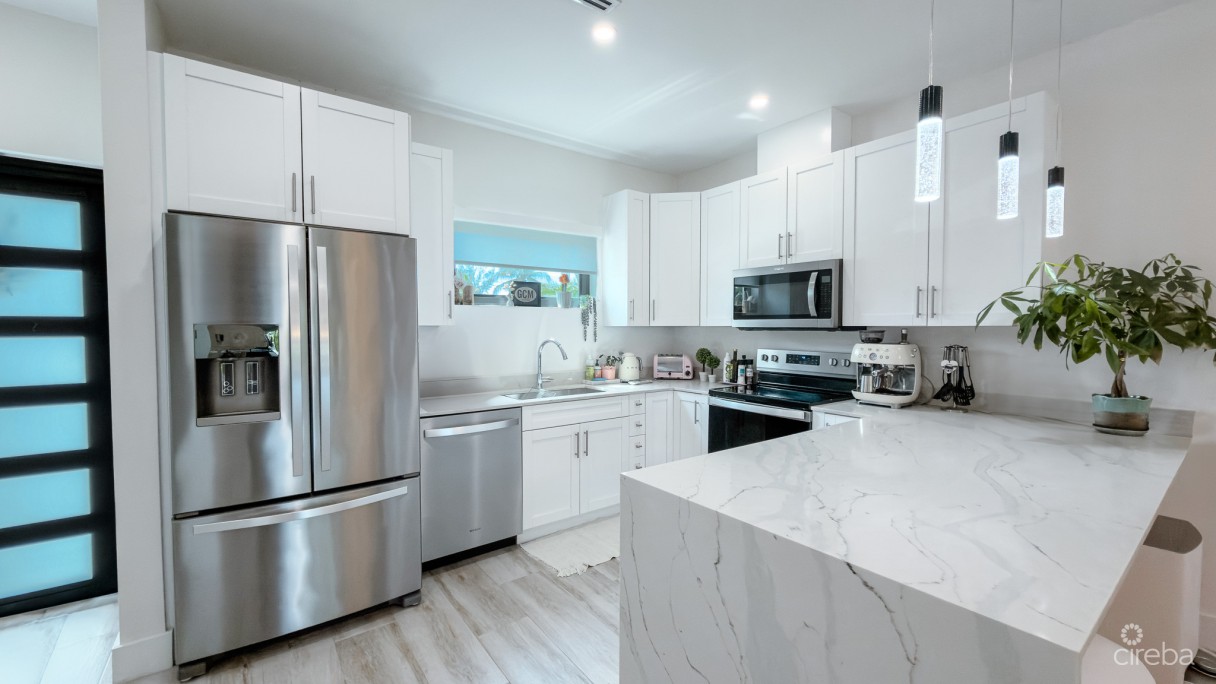 The Lagoons 3 Bed Waterfront Townhouse - Image 1