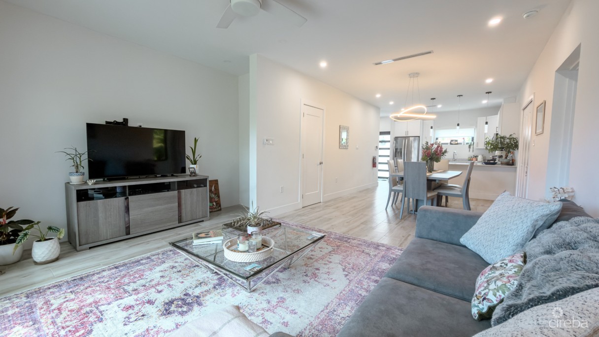 The Lagoons 3 Bed Waterfront Townhouse - Image 7