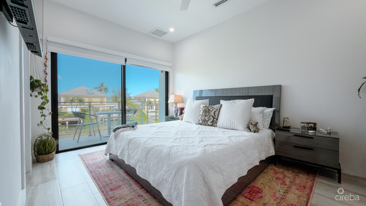 The Lagoons 3 Bed Waterfront Townhouse - Image 15