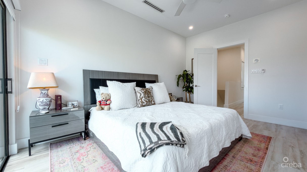 The Lagoons 3 Bed Waterfront Townhouse - Image 16