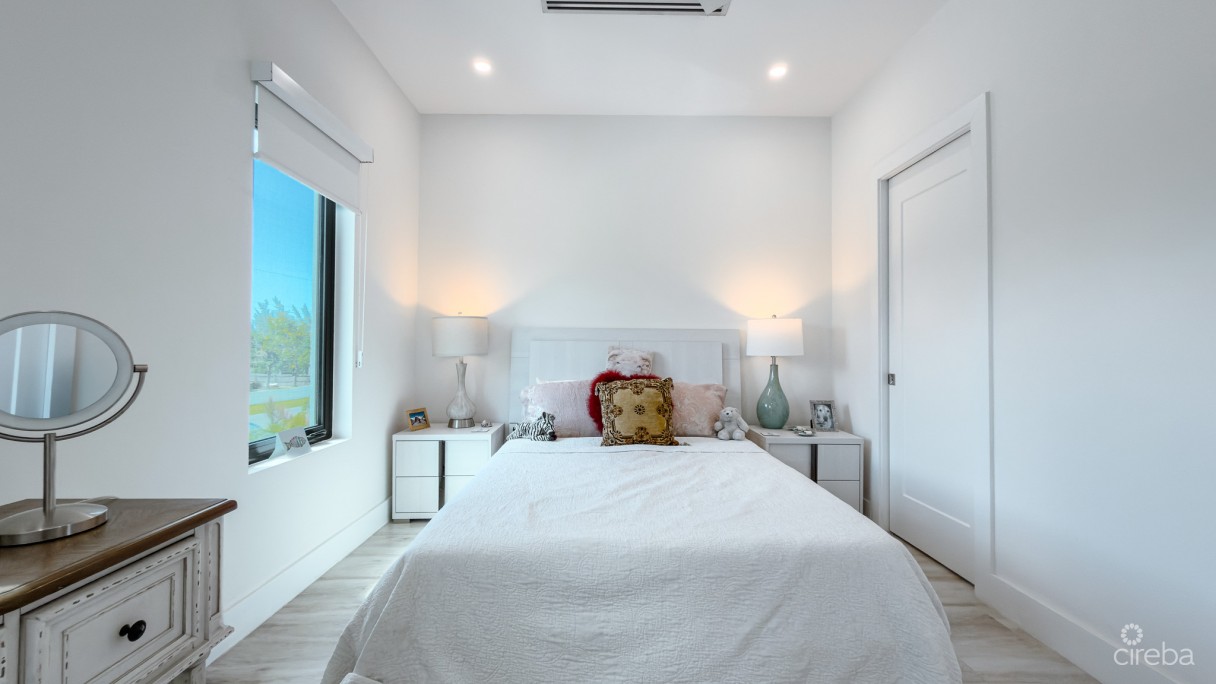 The Lagoons 3 Bed Waterfront Townhouse - Image 18