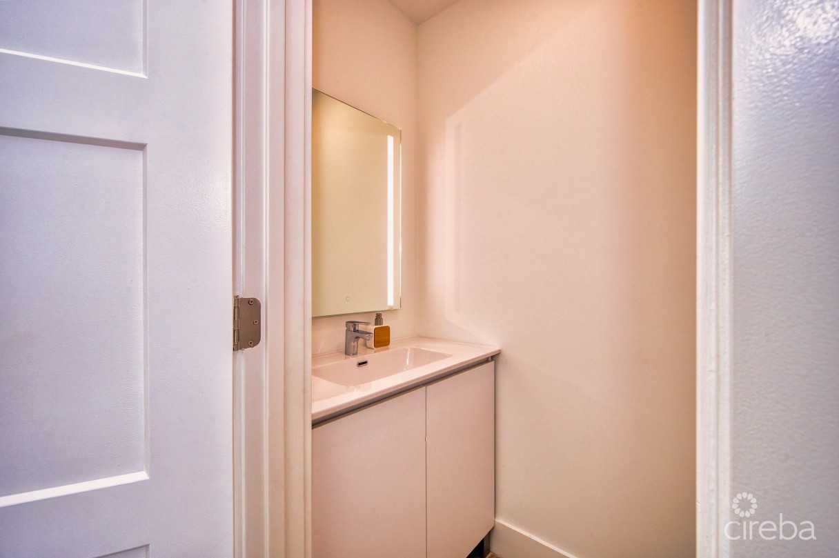 Sunset Point #17 - Air B N B 5 Star Rated Top Performer - Image 7