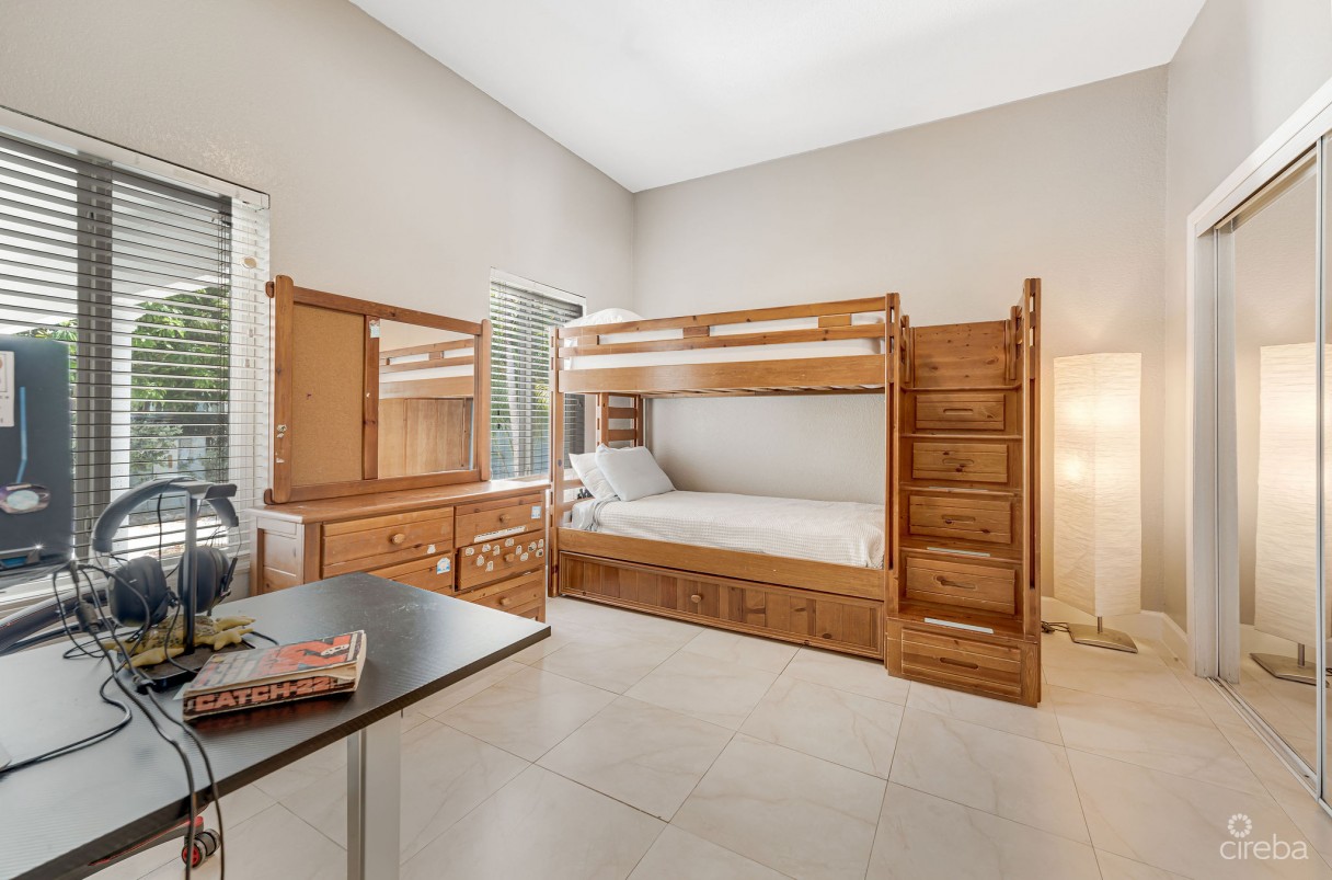Waterfront Living Redefined - Image 8