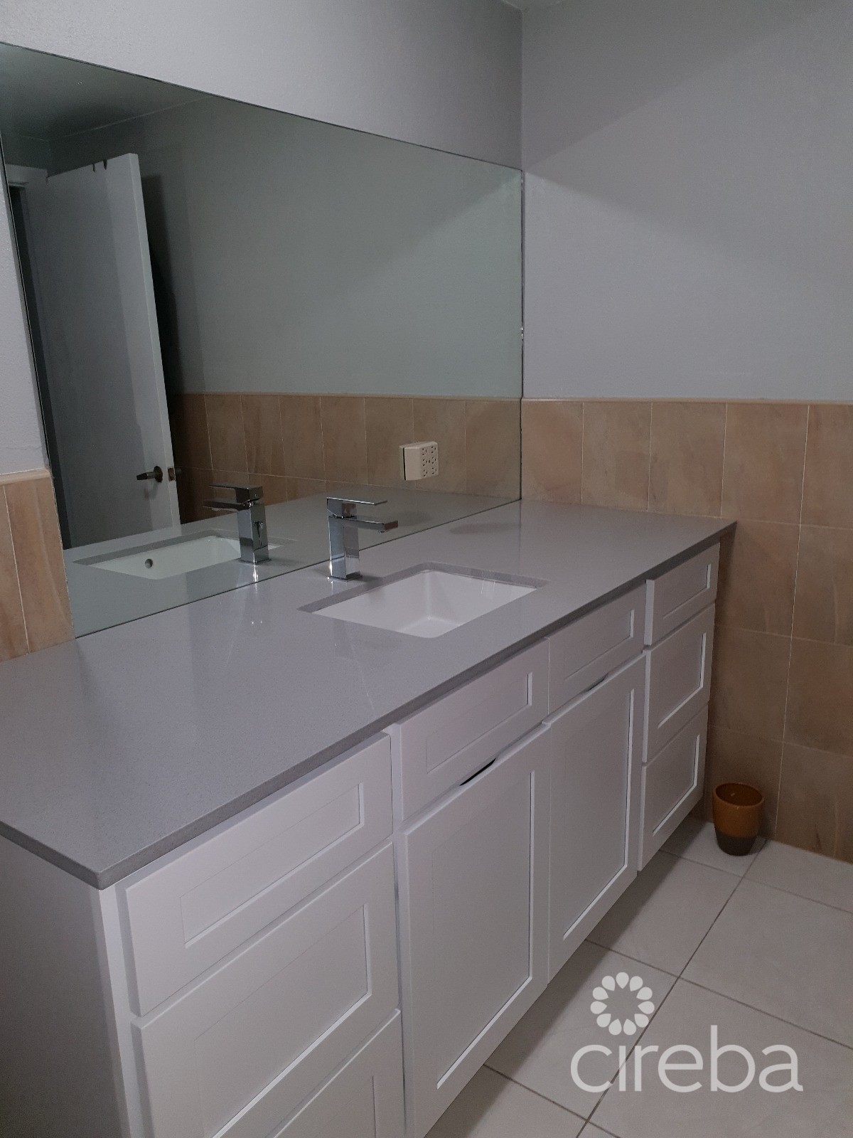 Drumblade Apartment - Image 5