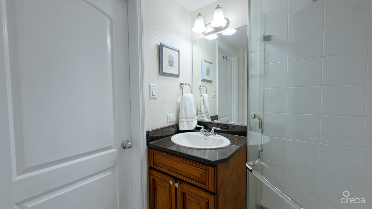 Valencia Heights 2 Bed Condo - Image 4