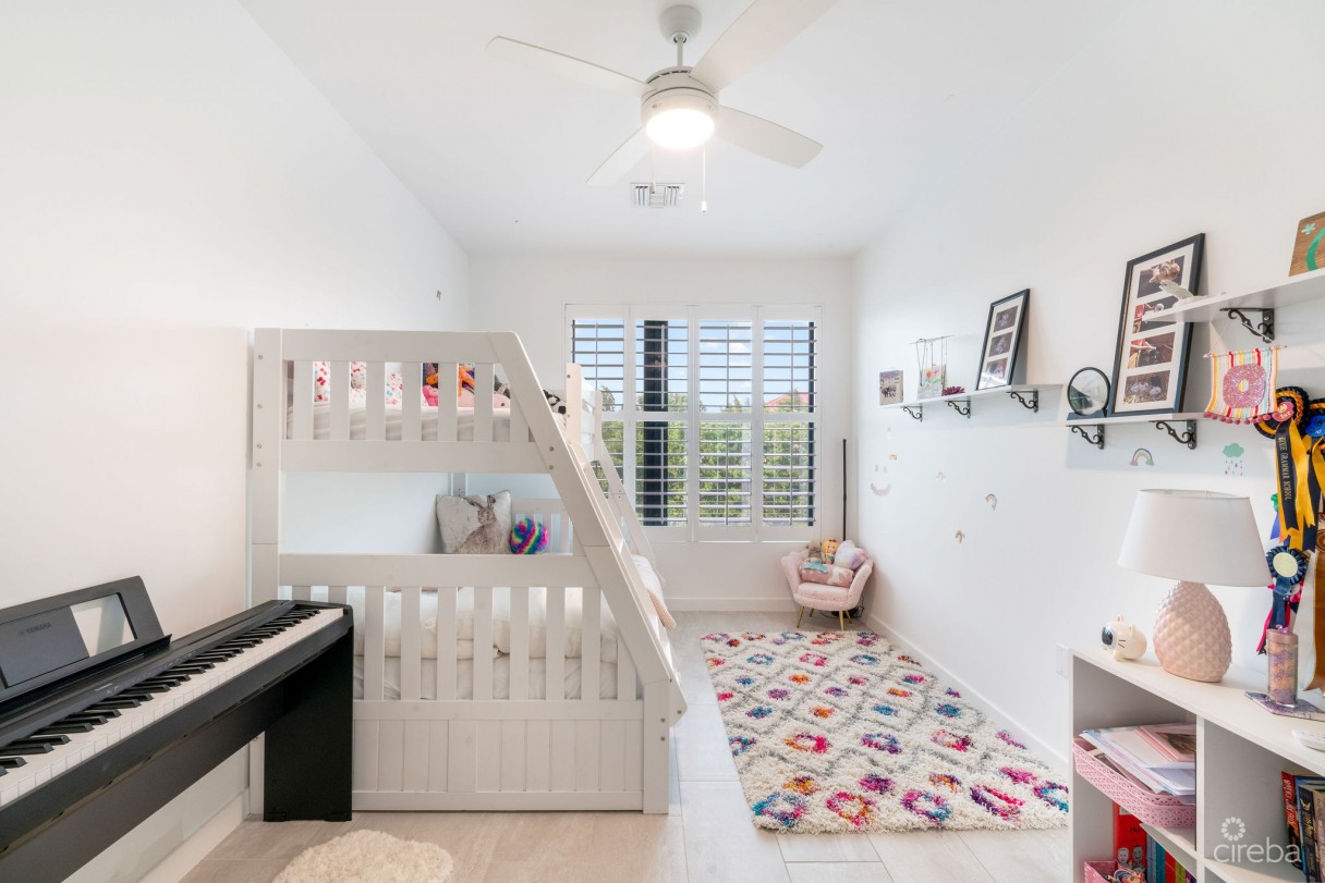Upgraded Vela Four Bedroom - Image 6