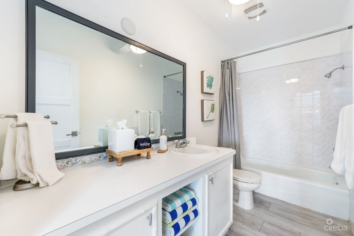 Coral Bay Village 13, Beachfront Condo - Image 9