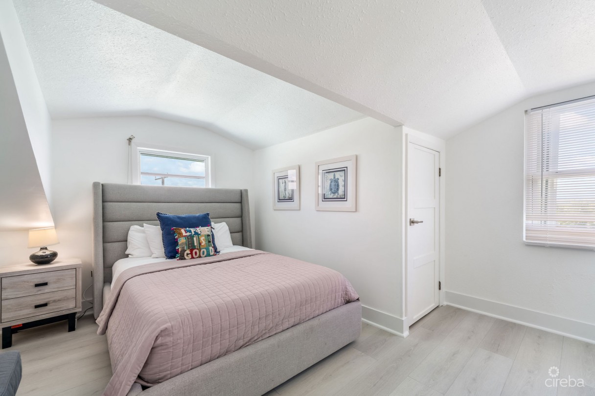 Coral Bay Village 13, Beachfront Condo - Image 11
