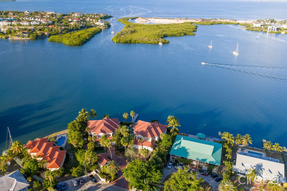 Viscaya 1b - Waterfront Home Governors Harbour - Image 18