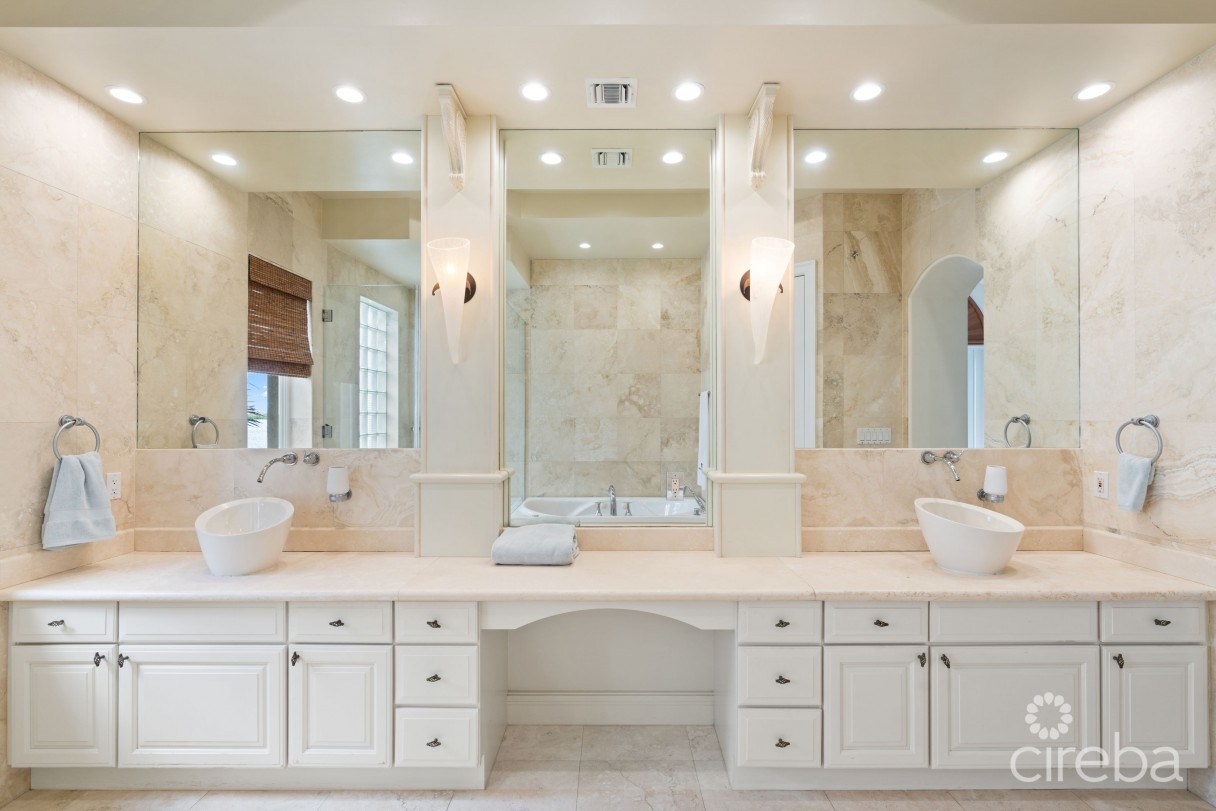 Viscaya 1b - Waterfront Home Governors Harbour - Image 11