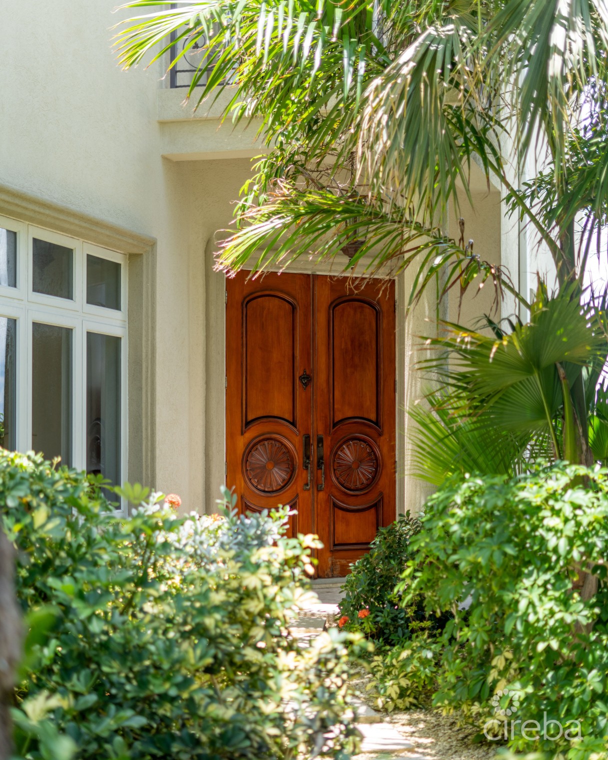 Viscaya 1b - Waterfront Home Governors Harbour - Image 3