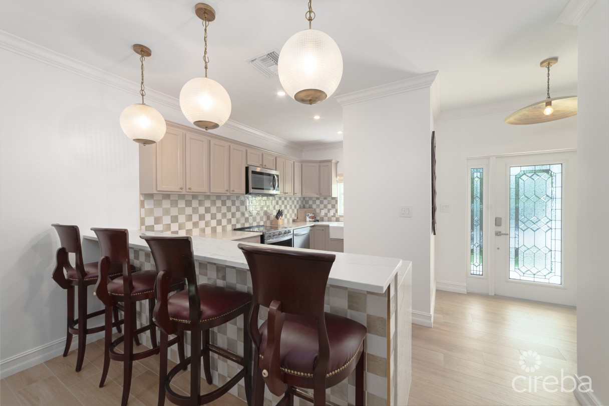Beautifully Renovated Unit In Walkers South - Image 3