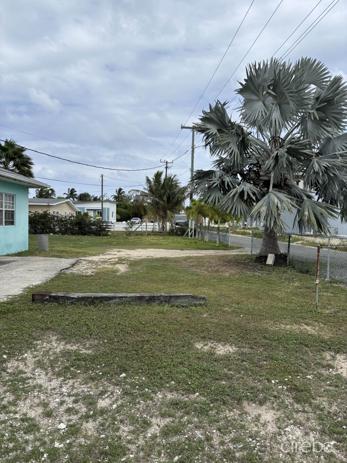 Income Potential! Multi-unit Residence & Church On Prime 1 Acre - Image 1